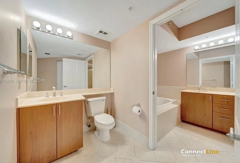 401 SW 4th Ave — Photo 3