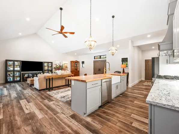 123 Oxbow Lane, Conway, NH 03818