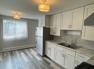 (Undisclosed Address), Wheeling, IL 60090