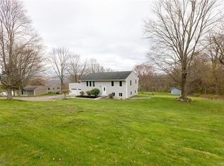 18 Overlook Dr, Pawling, NY 12564