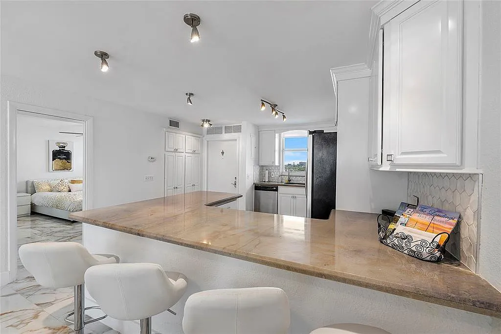 2 bed, 2.0 bath, 1160 sqft, $3,500 — Photo 4