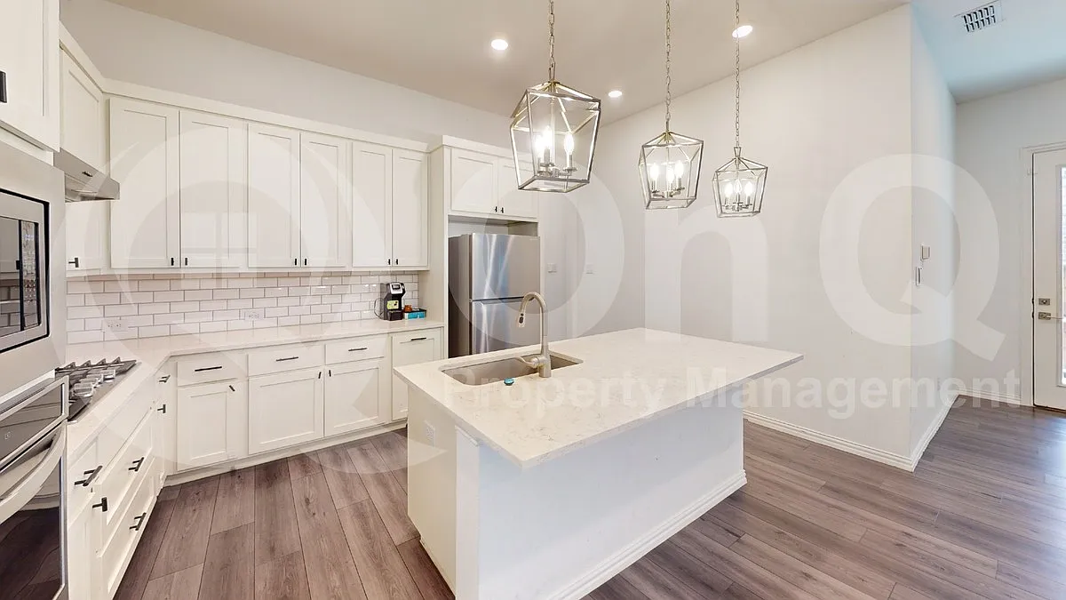 4 bed, 3.0 bath, 2778 sqft, $2,990 — Photo 3