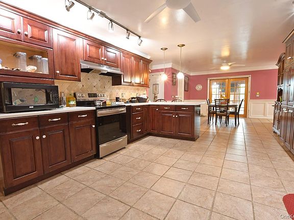 2nd image of 5 Easterly Court