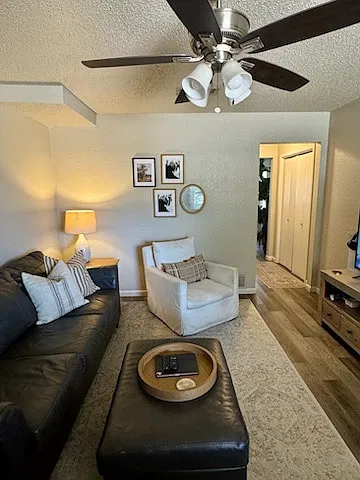 2 bed, 1.5 bath, 1056 sqft, $1,750 — Photo 3