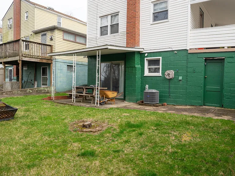 726 Hestor Dr — Photo 17