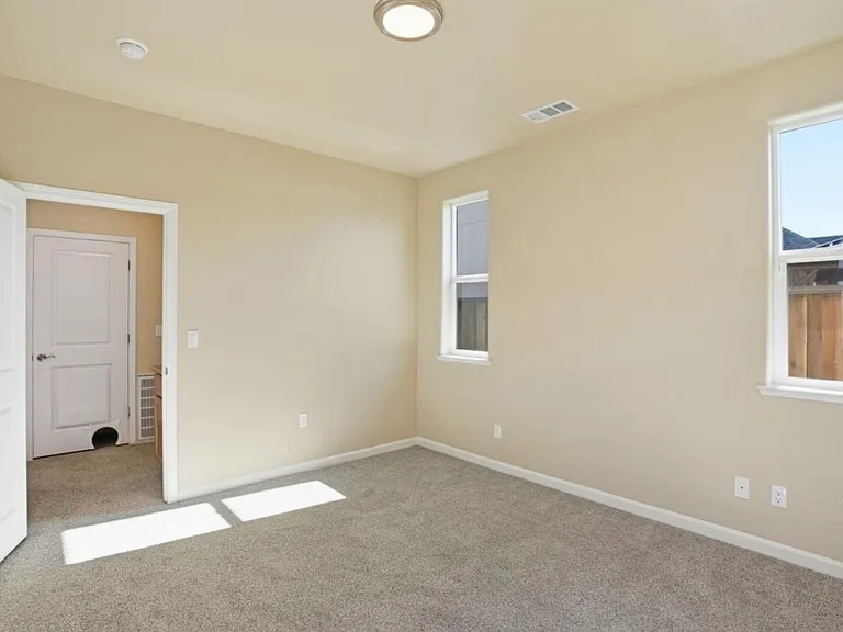 765 Brandywine Ln — Photo 8