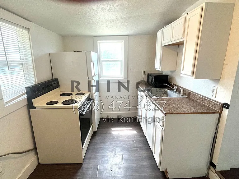 2440 B Ave #4 — Photo 3