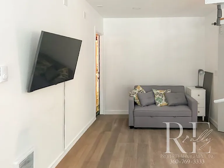 9053 Sunset Ln NW — Photo 11