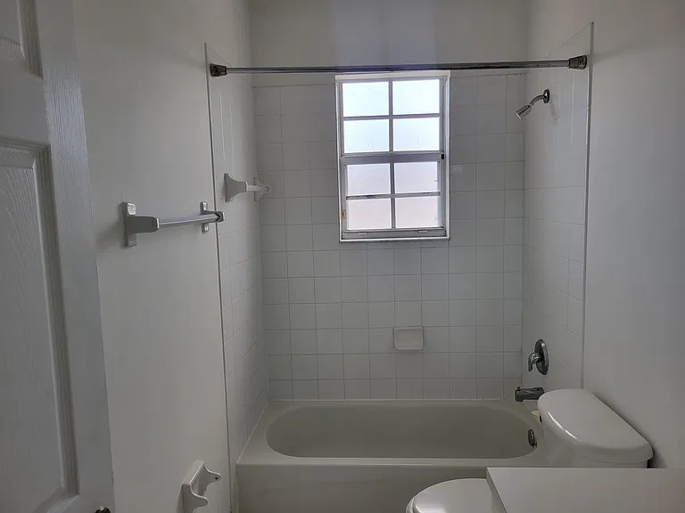 1570 NE 33rd Rd #201 — Photo 13