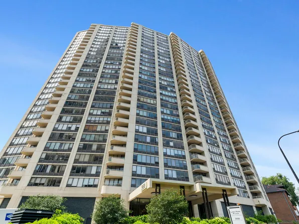 3930 N Pine Grove Ave APT 909, Chicago, IL 60613