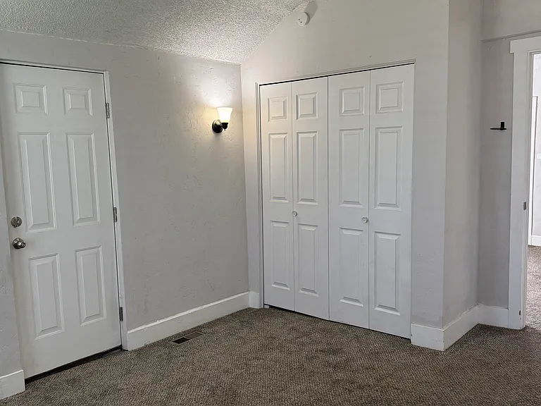 337 N Marion St — Photo 16