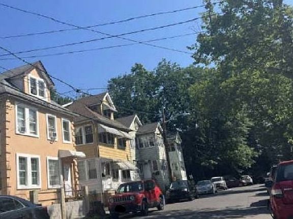 Exterior Neighborhood (street photo)
