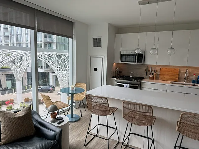 2335 N Lincoln Ave #304 — Photo 3