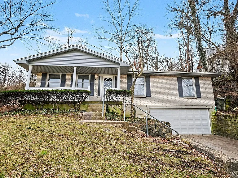 334 Hyde Park Dr — Photo 3