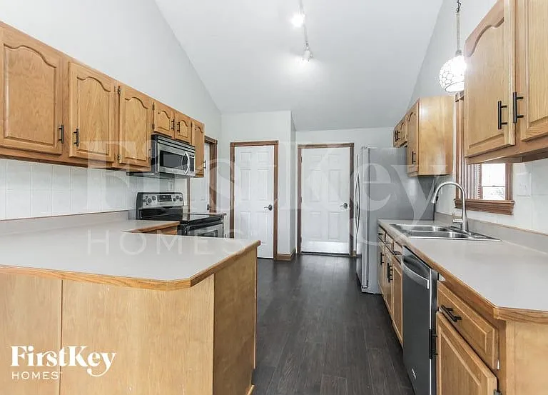 169 Meadows Ct — Photo 4