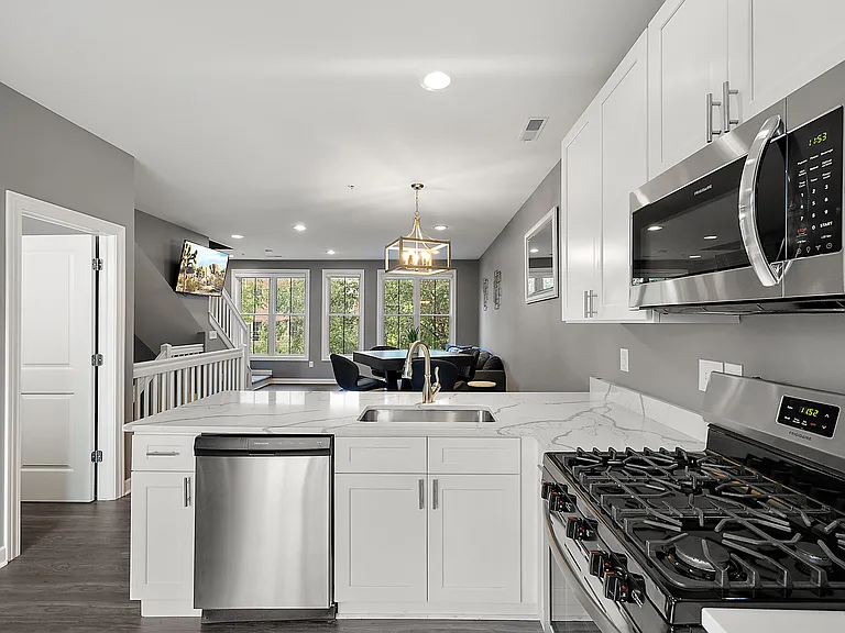 527 Lewis St — Photo 18
