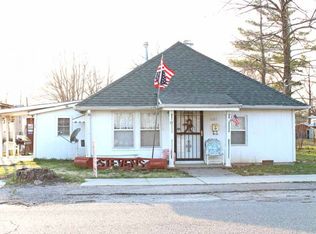 621 N Locust St, Dexter, MO 63841