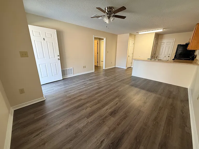 2150 W Belmont St — Photo 4