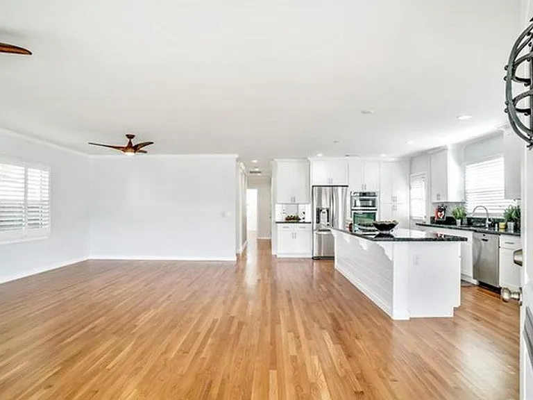 226 Avenue C — Photo 4
