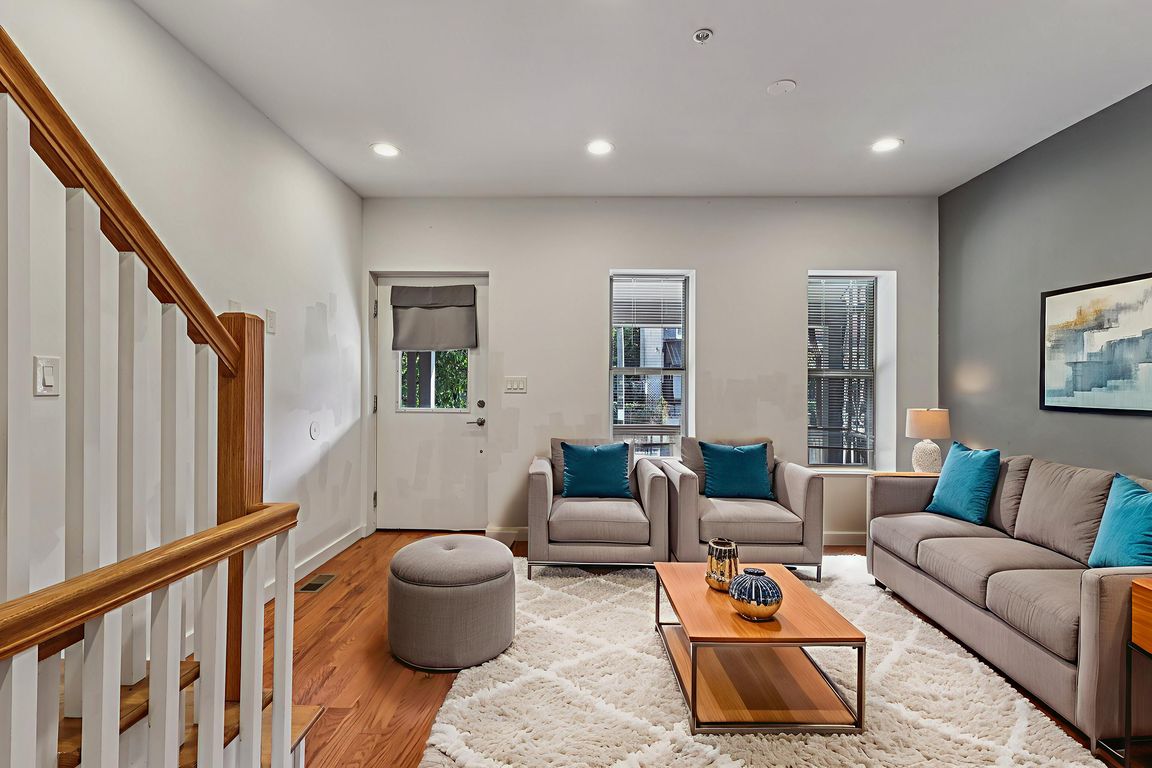 S 46th St-S0108-007 virtually staged