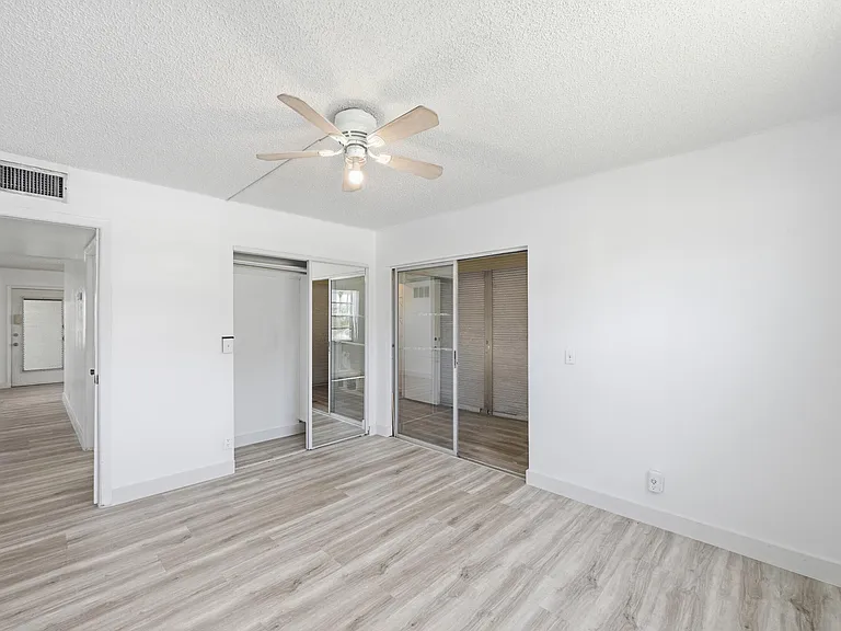 452 Normandy #J — Photo 25