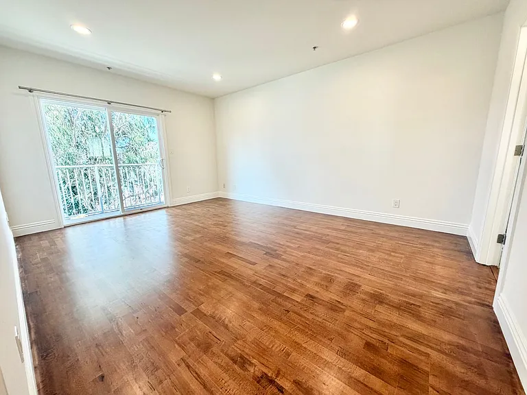 2448 Geary — Photo 9