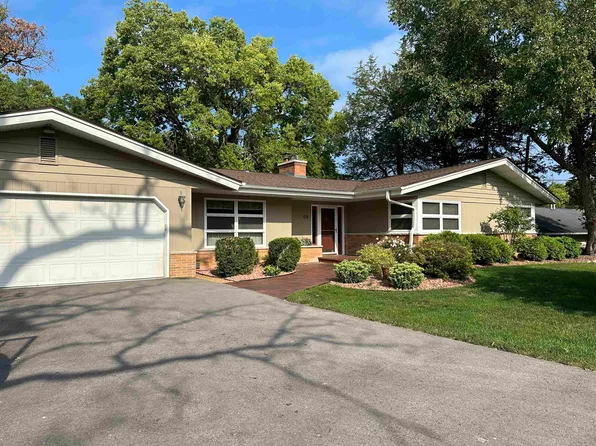 519 S Ferry Dr, Lake Mills, WI 53551
