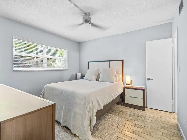 1900 NE 8th Ct #104 — Photo 10