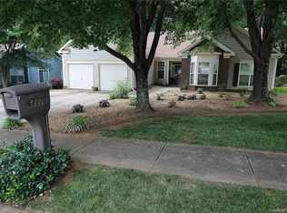6117 Carriage Oaks Dr, Charlotte, NC 28262