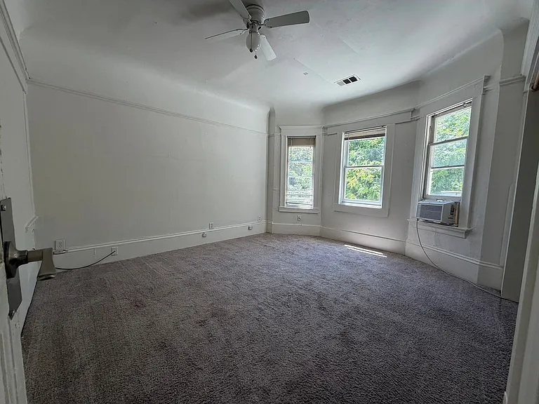 2017 Q St — Photo 39
