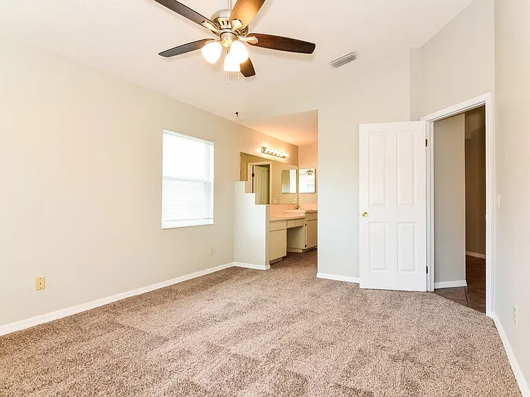 704 Sand Ridge Dr — Photo 9