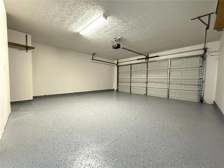 2150 Lexington Ln — Photo 9