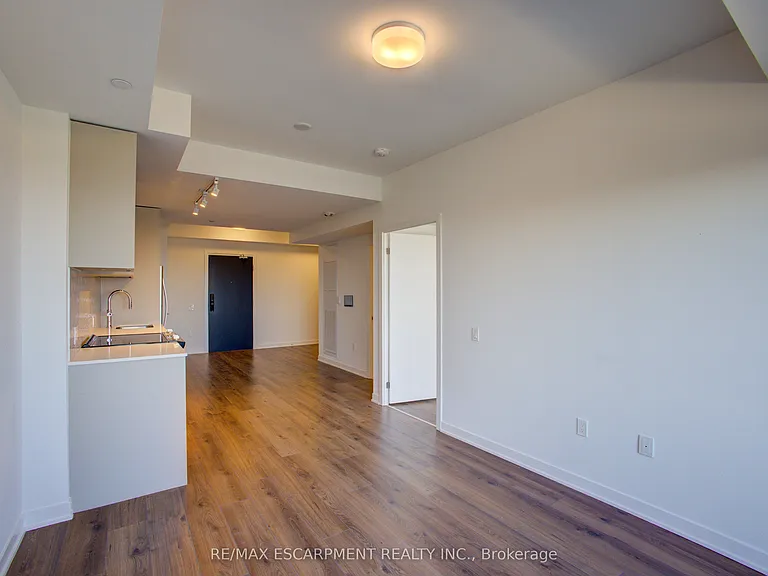 395 Dundas St W #413 — Photo 15
