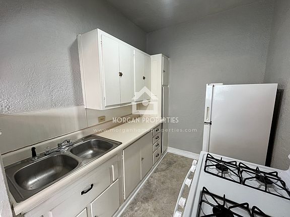 5th image of 1231 W Walnut St #11528278