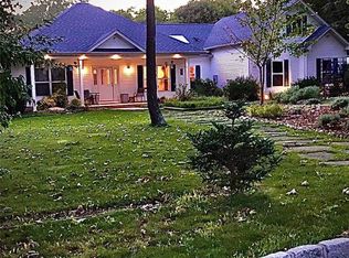 2 Clinton Ave, Bellport, NY 11713