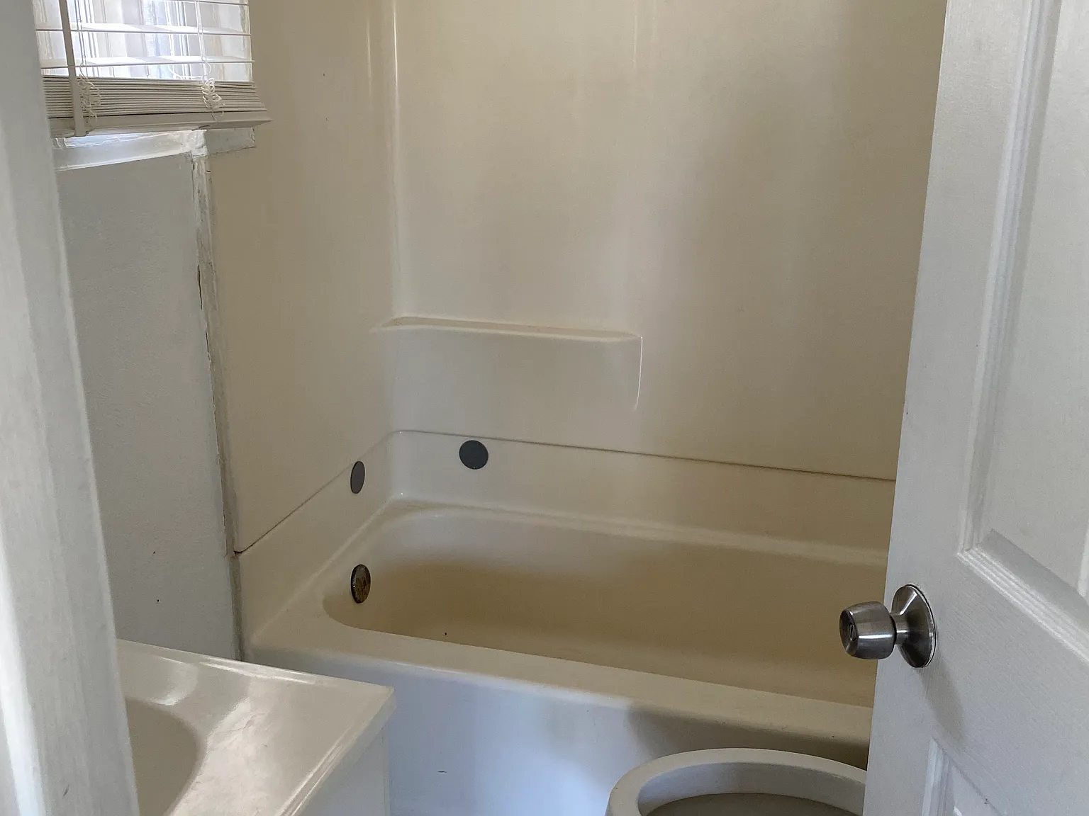 1 bed, 400 sqft, $1,200 — Photo 2