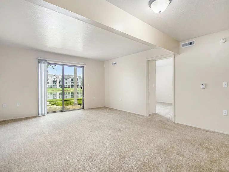 Indian Lakes Apartments — Photo 29