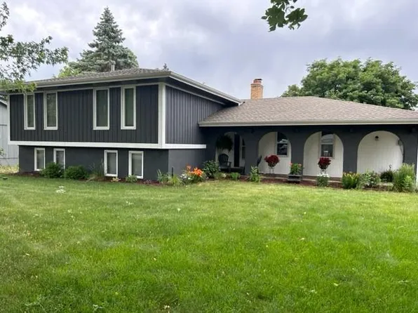 515 Skyview Ln, Carver, MN 55315
