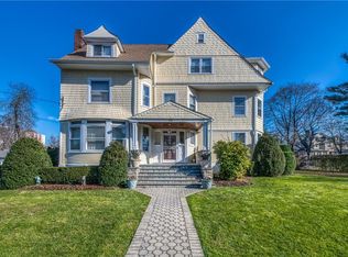 96 Laurel Pl, New Rochelle, NY 10801