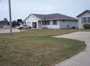 2015 E River Rd, Mt Pleasant, MI 48858