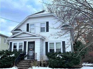 323 W 16th Ave, Oshkosh, WI 54902