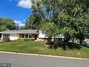 2nd image of 902 W Poplar Rd