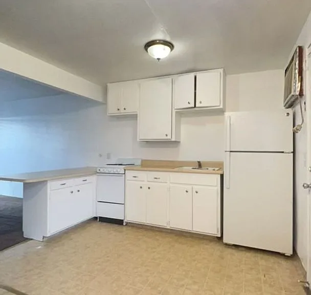 6910 N Santa Fe Dr #2 — Photo 7
