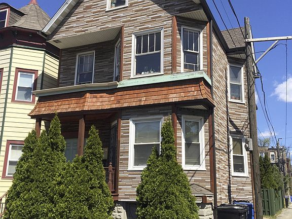 2nd image of 3448 W Drummond Pl #2