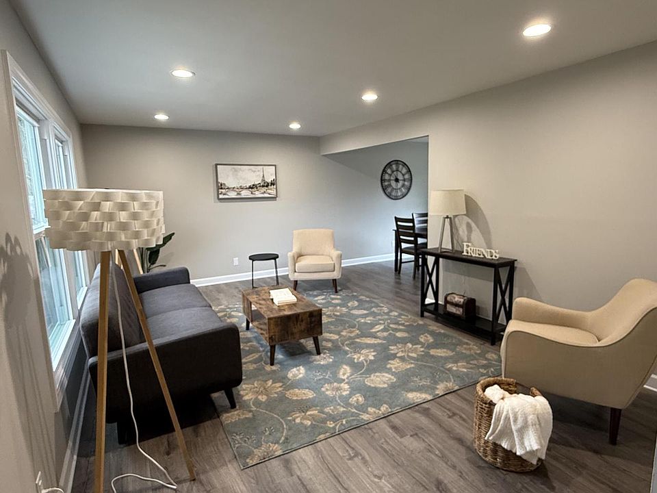 1st image of 439 West Mall ROAD