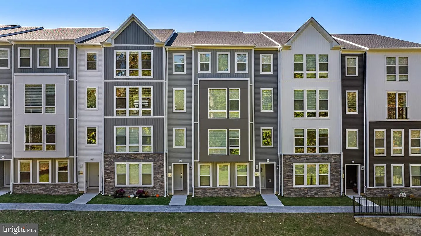 900 Gilbert Rd — Photo 1