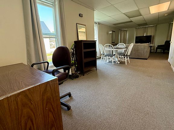 4th image of 586 E Main St APT 1