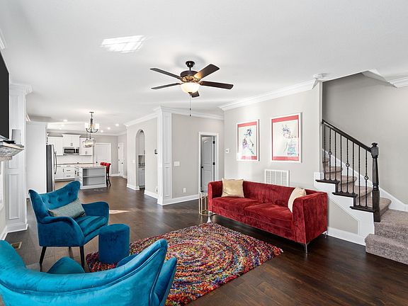 3rd image of 305 Melbourne Ct