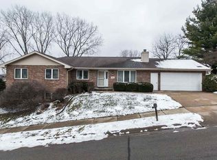 905 Farrell Ct, Dubuque, IA 52001