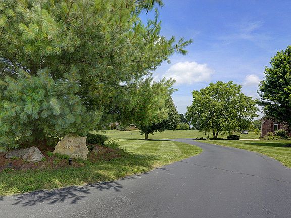 5th image of 150 Oak Knoll Rd